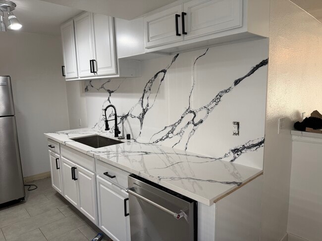 Photo - 1418 14th St, Santa Monica, CA 90404