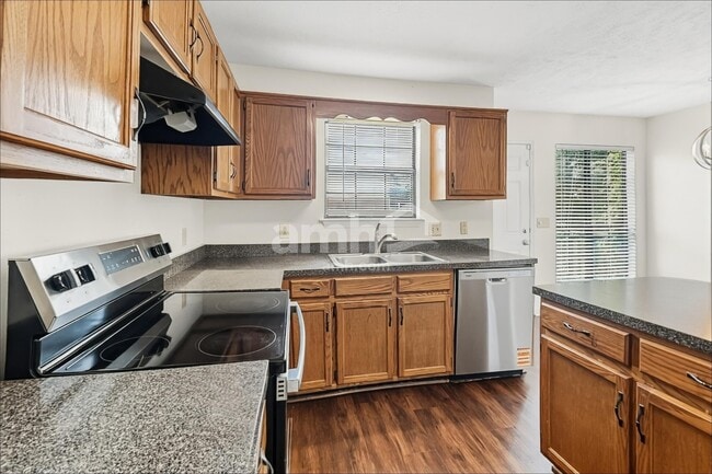 3609 Applewood Ln