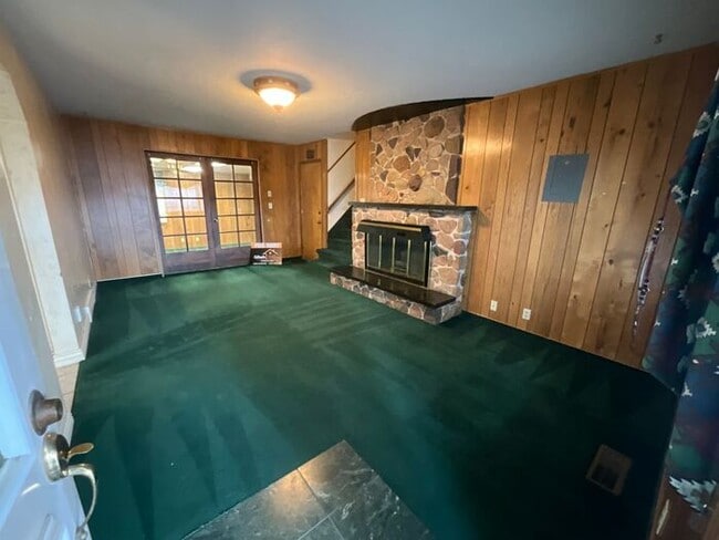 Photo - 3 bdrm 3 bath Home 2 car Garage 1.8 Acres Horse property. All Utilities included.