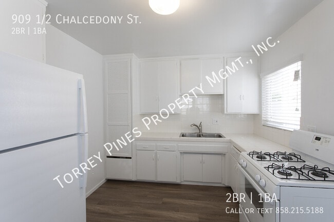 Building Photo - 909 1/2 Chalcedony St.- Rental