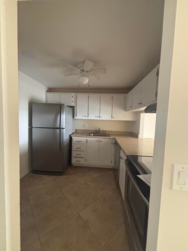 Photo - 480 Executive Center Dr Unit 2c