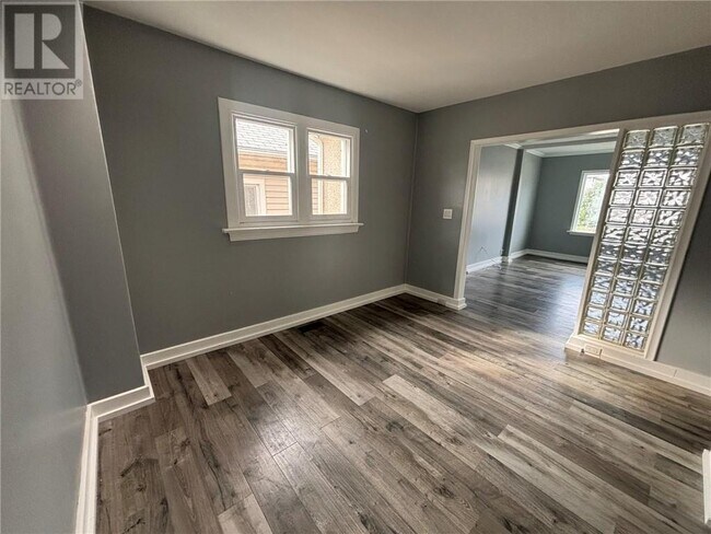 Photo - Spacious 2.5 Bed / 1 Bath Detached Home in...