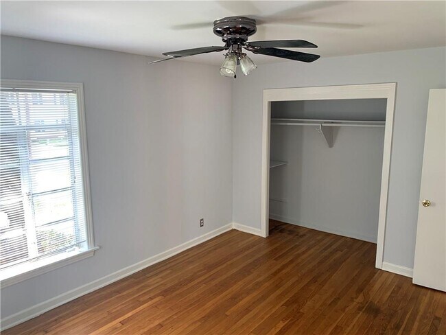 Photo - 704 W 34th St