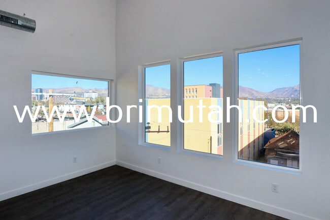 Photo - 945 S Washington St