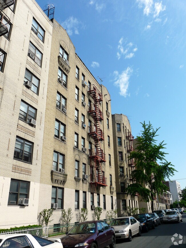 2707 Creston Ave - 2707 Creston Ave Apartments