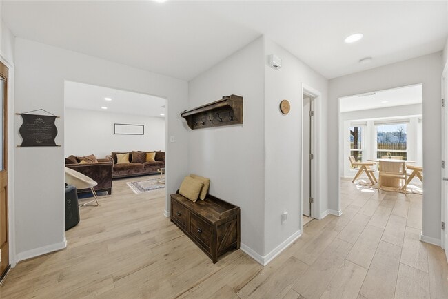 Photo - 6014 Walkabout Way