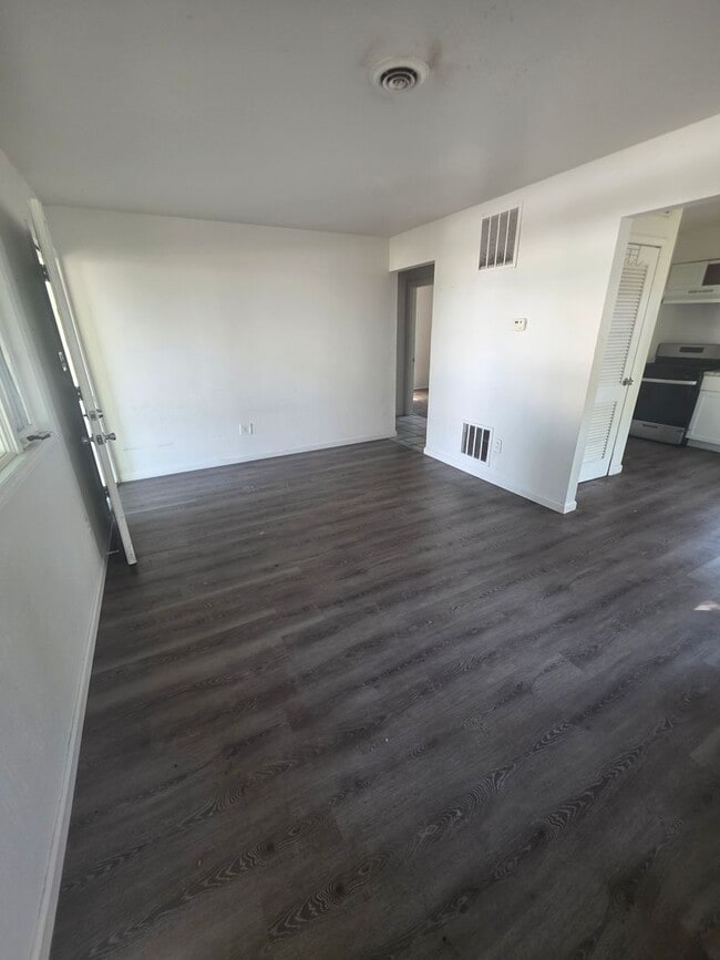 Building Photo - 2bed/1bath Rental