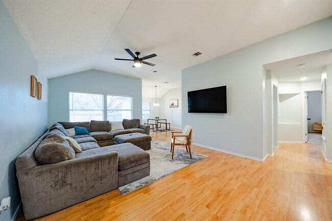 Photo - 1704 Verbena Way