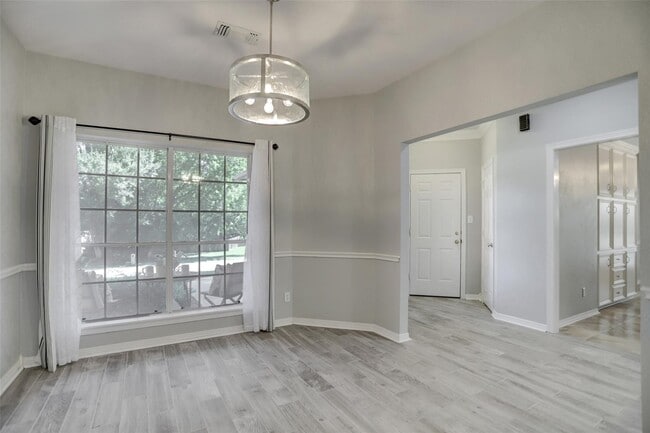 Photo - 112 Harbour Town Dr