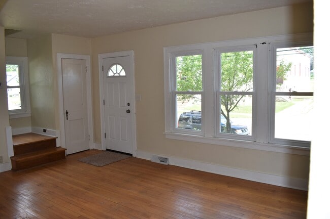 Photo - 58 E 12th St