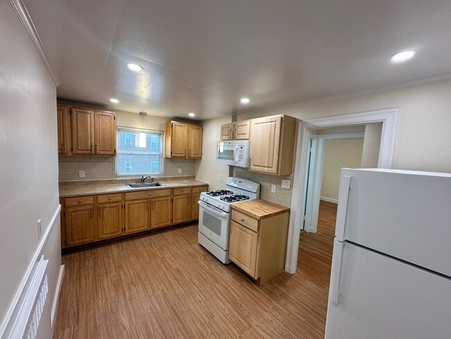 Building Photo - 5 Bishop Rd Unit 4