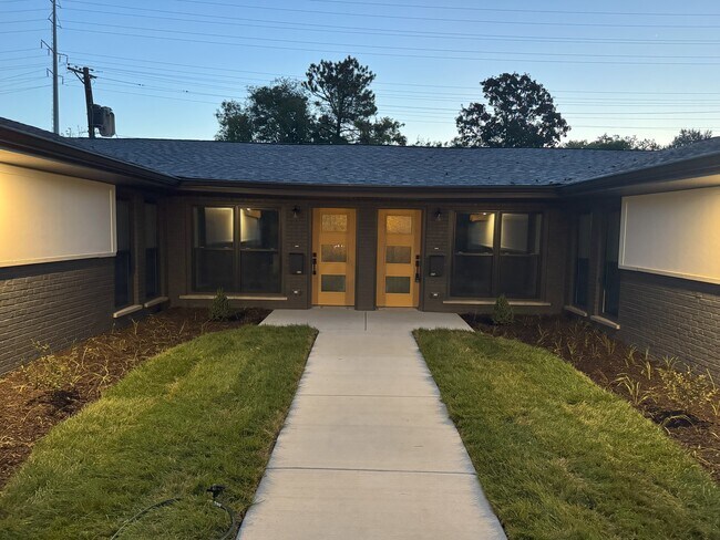 Photo - 820 Francis Pl