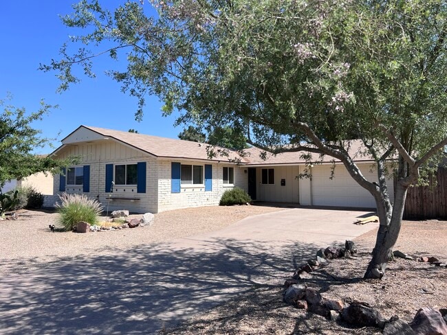 Photo - 3015 E Desert Cove Ave