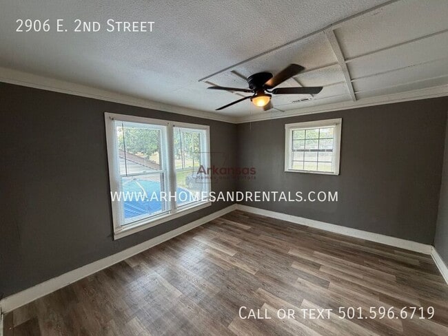 Photo - 2906 E 2nd St