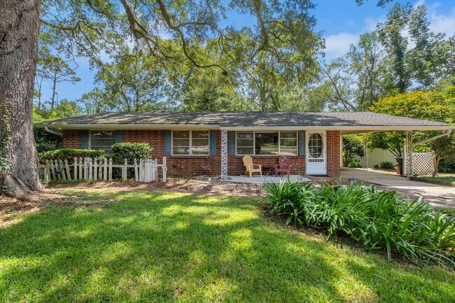 Building Photo - Stunning 3 Bedroom 2 Bathroom Mid-Century ... Rental