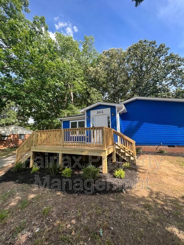 Photo - 2612 Owen St