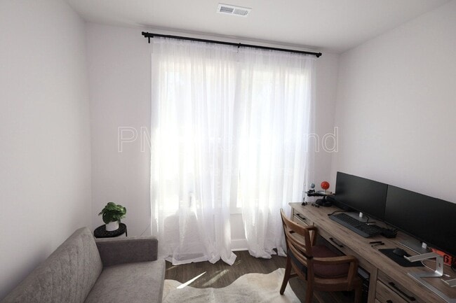 Photo - 1500 W Moore St Unit B