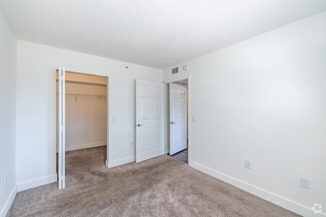 2BR, 1BA - 800SF - Varadero - Primary Bedroom
