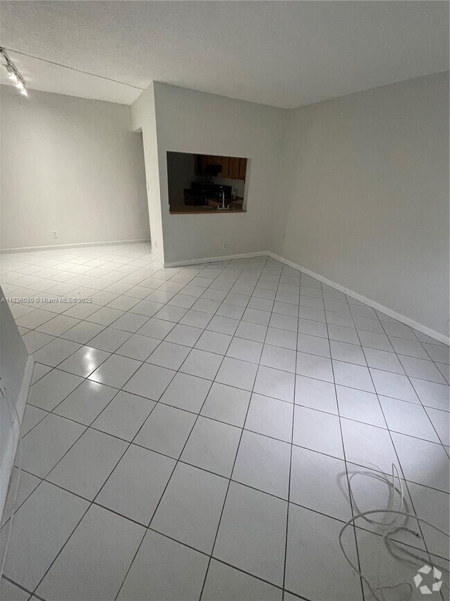Building Photo - 10041 Winding Lake Rd Unit 104 Rental