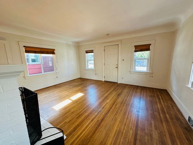 Photo - 2323-2337 SE Hawthorne Blvd Unit 2327 SE Hawthorne Blvd