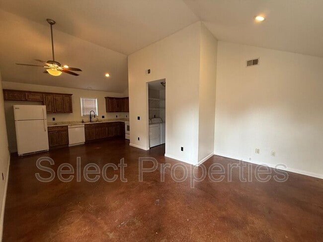 Photo - 636 W Oak Ave Unit B