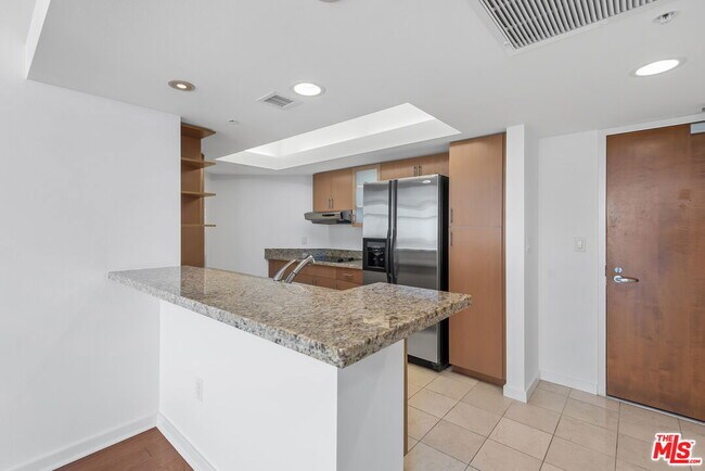 Photo - 13700 Marina Pointe Dr Unidad 1604