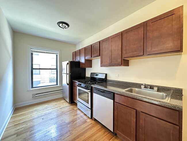 Photo - 938 W Cornelia Ave Unidad J05W