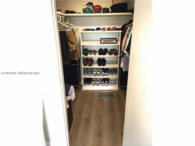 Photo - 1881 Middle River Dr Unidad 604