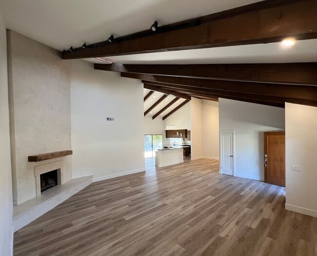 Photo - Beautiful 3 bedroom 2.5 bathroom home in M...