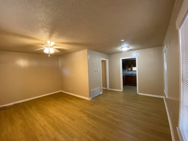 Photo - Single Family Home *LEASING SPECIAL AVAILABLE*