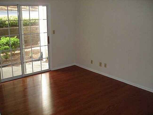 Photo - 2955 7 Pines Ct Unidad 207