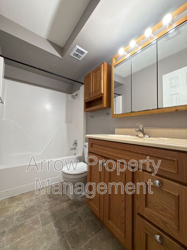 Photo - 3831 S 46th St Unit 2