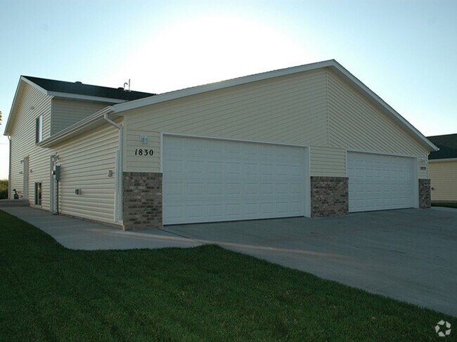 Building Photo - 3 Bed 2 Bath Twin Home