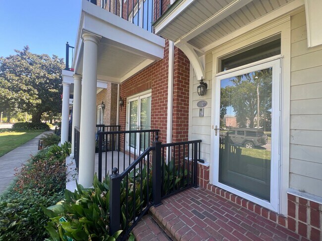 Photo - EDGEWATER - Larchmont