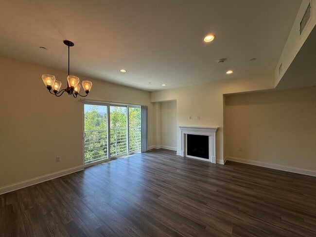 Photo - 14934 Burbank Blvd Unidad 304
