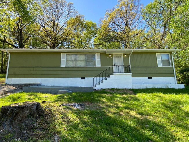 Updated 4 bed 2 bath minutes to Downtown C... - Updated 4 bed 2 bath minutes to Downtown C... House