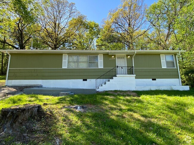 Building Photo - Updated 4 bed 2 bath minutes to Downtown C... Rental