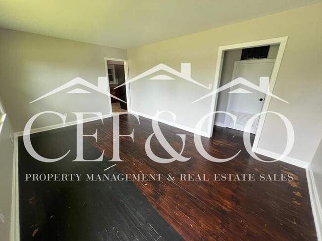 Photo - 279 Cedarwood Ave