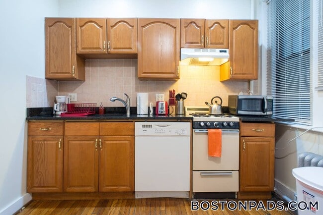 56 Queensberry St Unit 3
