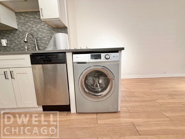 Photo - 501 W Belmont Ave Unit 1