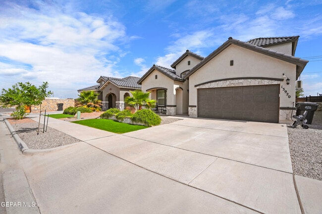 Photo - 13920 Loreina Luz Ave