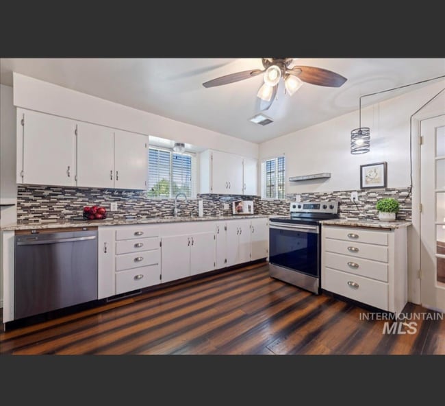 Photo - 425 W Pine Ave