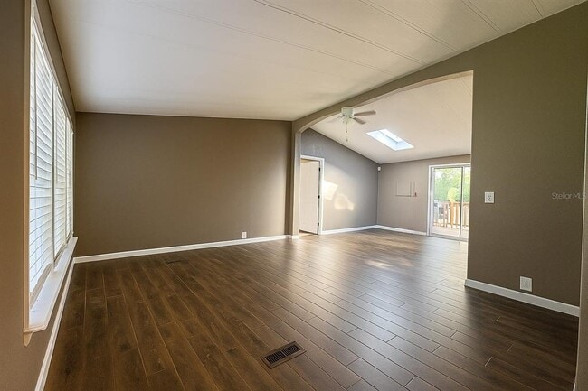 Photo - 2531 Byron St