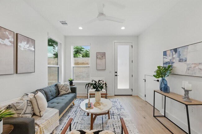 Photo - 2105 S L Davis Ave