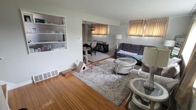 Photo - 117 N Brookfield Rd