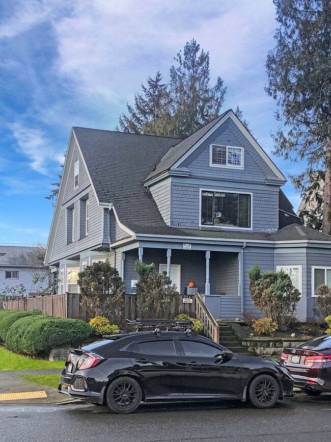 Building Photo - 824 S L St Unit 2