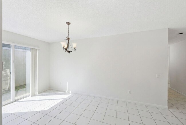 Photo - 1239 Sussex St