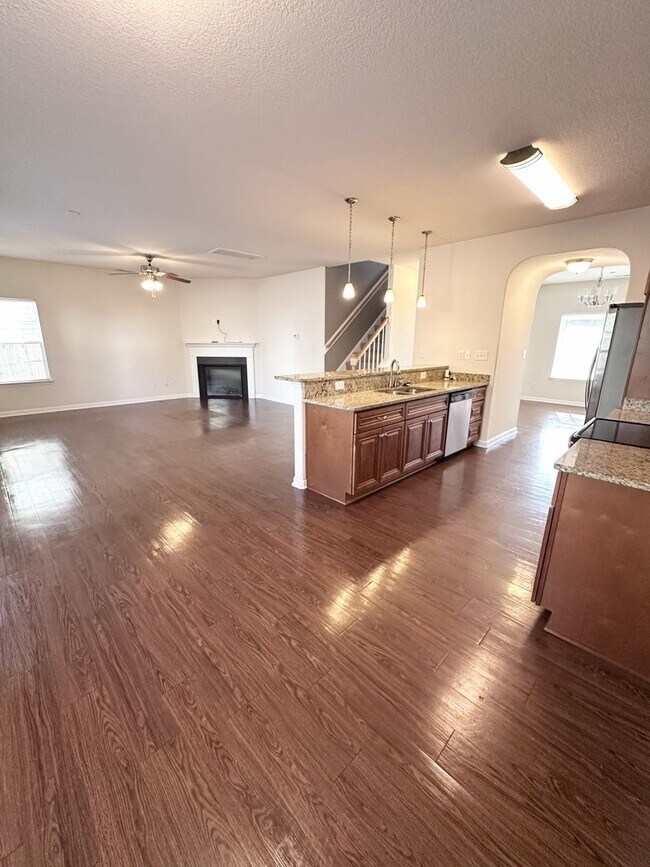 Photo - Spacious 4 Bedroom Updated Home in Wilmund Place