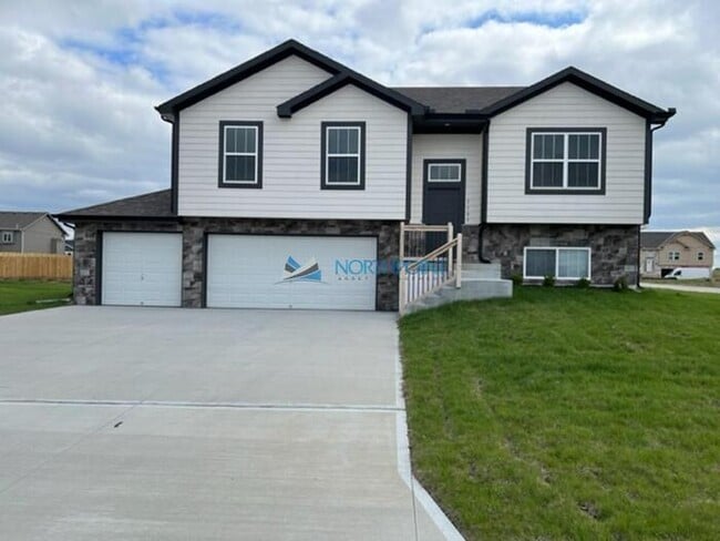 Building Photo - Coming Soon-Beautiful Home in Quite Neighb...