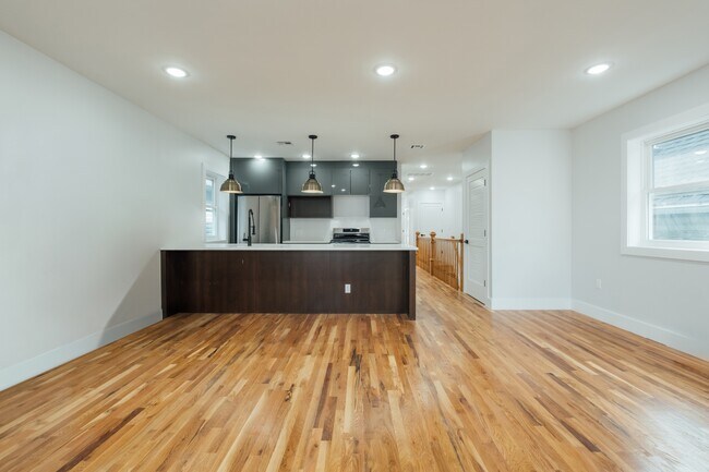 88 Hollywood Ave